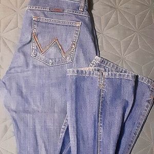 Ladies 9/10 Wrangler Jeans